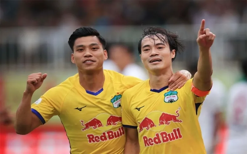 cau thu van toan nhung dau an lam nen ten tuoi cua tien dao viet nam